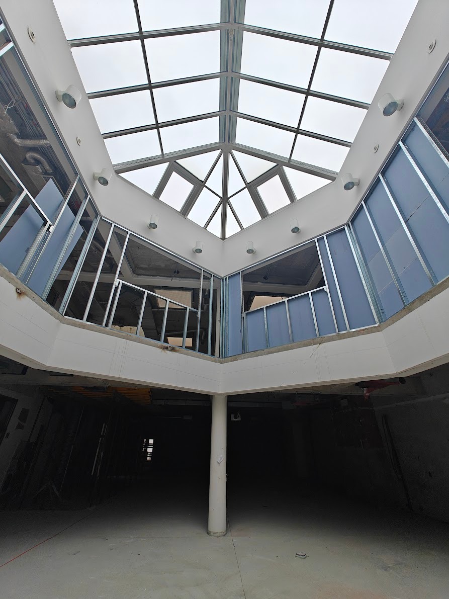Umbau ehem. Bankzentrale zu einem Beherbergungs- und Geschäftsgebäude, Umbau Atrium